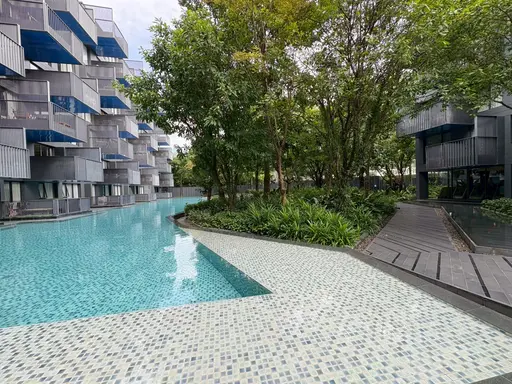 The Deck Patong - صورة 1