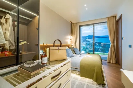 Spacious 2 Bedroom with Sea View - Photo 8