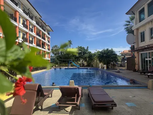 Two 1-bedroom apartments at Palm Breeze Resort, Nai Harn — auction - Photo 15